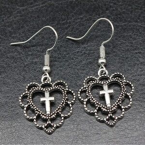 Vintage style cross heart earrings ✨​​​​​​​​​​​​​​​